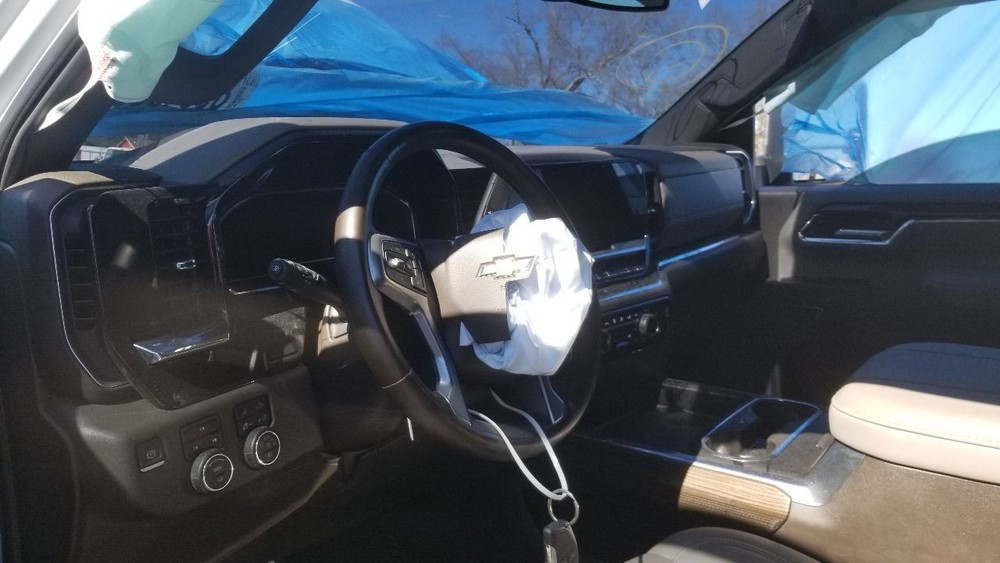 24 CHEVY SILVERADO 2500 FRONT FACING CAMERA WINDSHIELD MOUNTED 85654961