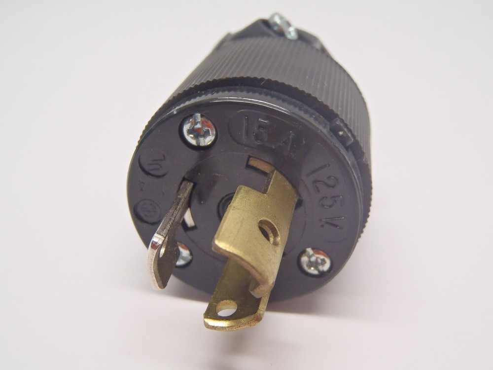 Hubbell HBL4720CBK Insulgrip Twist-Lock Plug