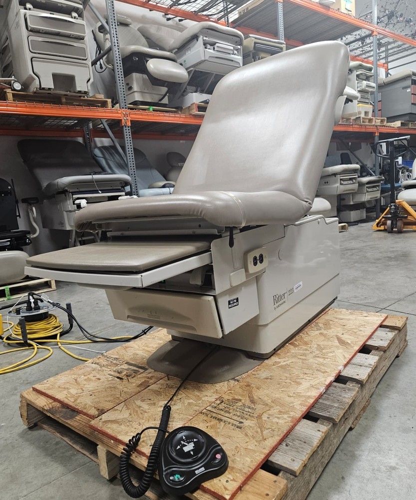 Midmark Ritter 223 Power Hi-Lo / Back Barrier Free Procedure Exam Table