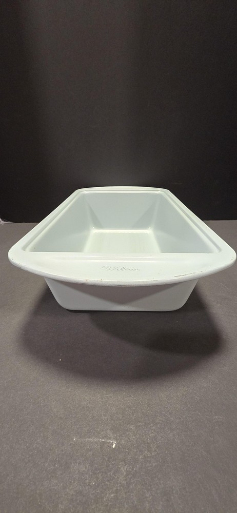 Wilton White Nonstick Steel Loaf Pan Rectangular Textured Bottom Bread Bakeware