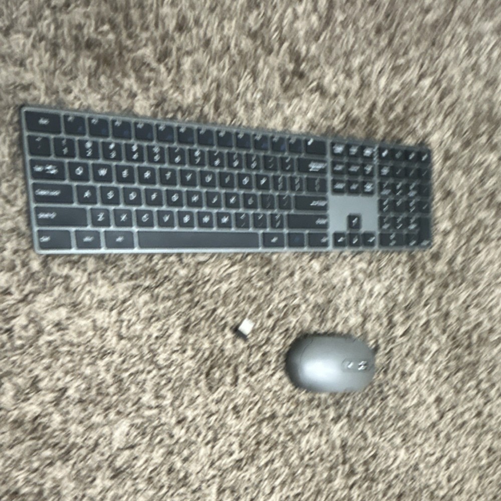 Dell KM5221W Wireless Keyboard and Mouse Plug & Play USB Receiver Bundle