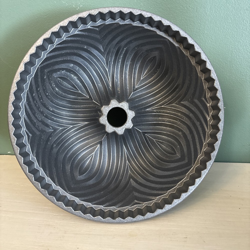 Bavara Pan USA Bundt Cake Pan