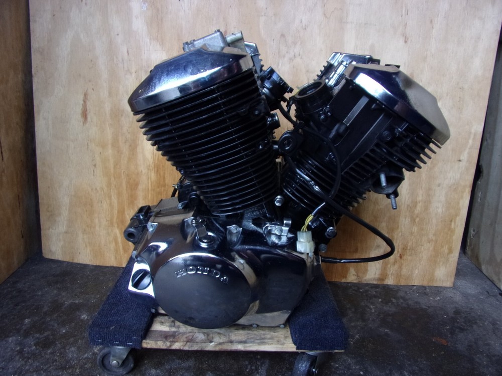 844 A HONDA SHADOW ACE 750 2001 ENGINE Q 174R