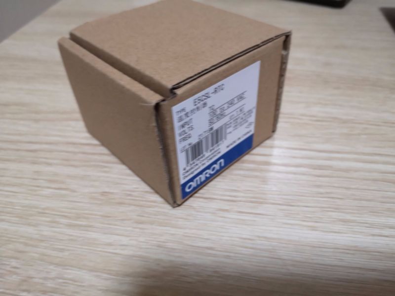 1PC Omron E5CSL-RTC 100-240V Temperature Controller New In Box Free Shipping