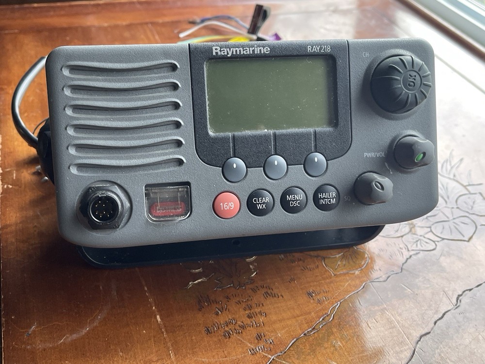 Raymarine Ray218 VHF Radio Class D E43032