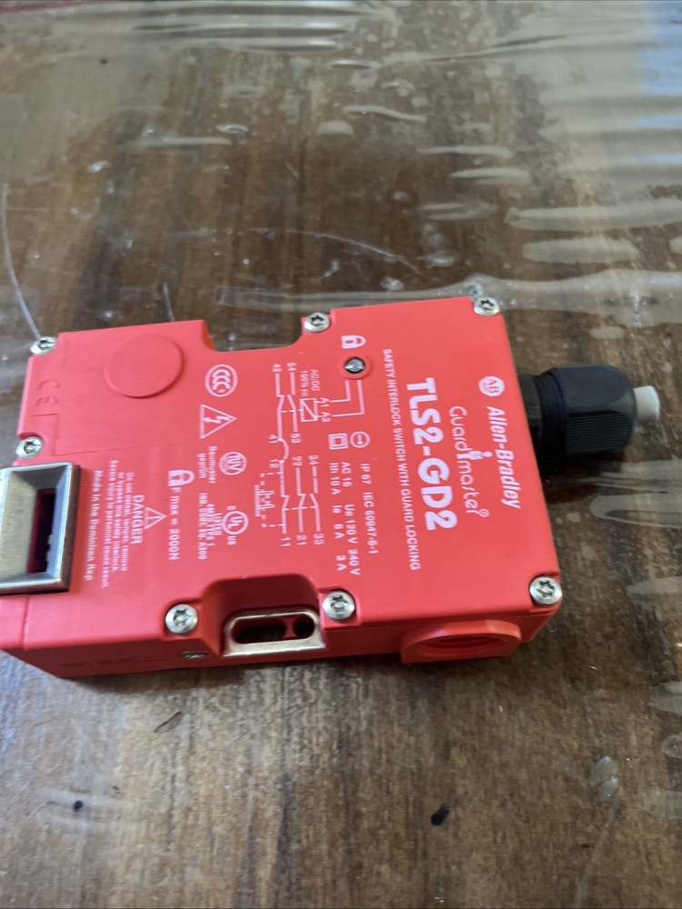 Allen Bradley TLS2-GD2 Guard Master Safety Interlock Switch