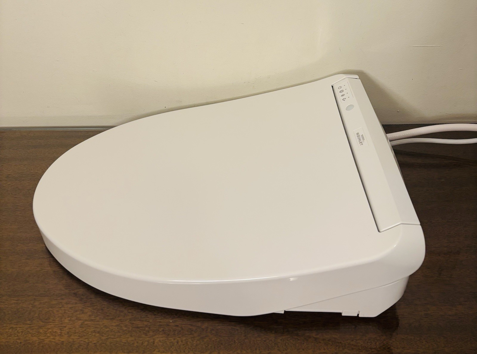 TOTO WASHLET K300 Plastic Toilet Seat, White - SW3036R01 - MINOR CRACK