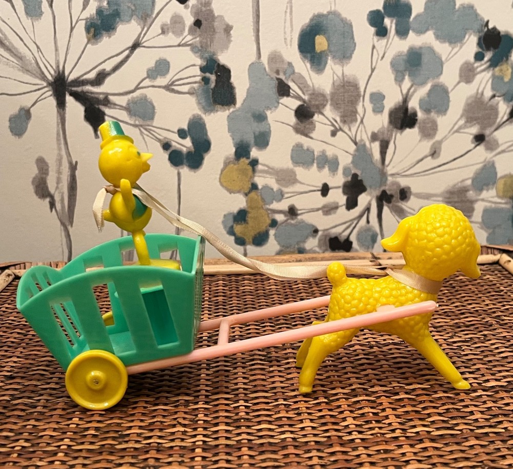 Rosbro Rosen Plastic Easter Lamb Pulling Cart w/ Top Hat Chick