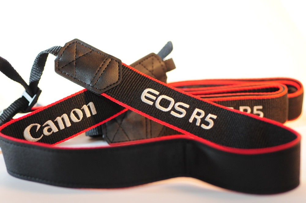 Canon R5 camera shoulder strap MINT Genuine for Mirrorless full frame camera