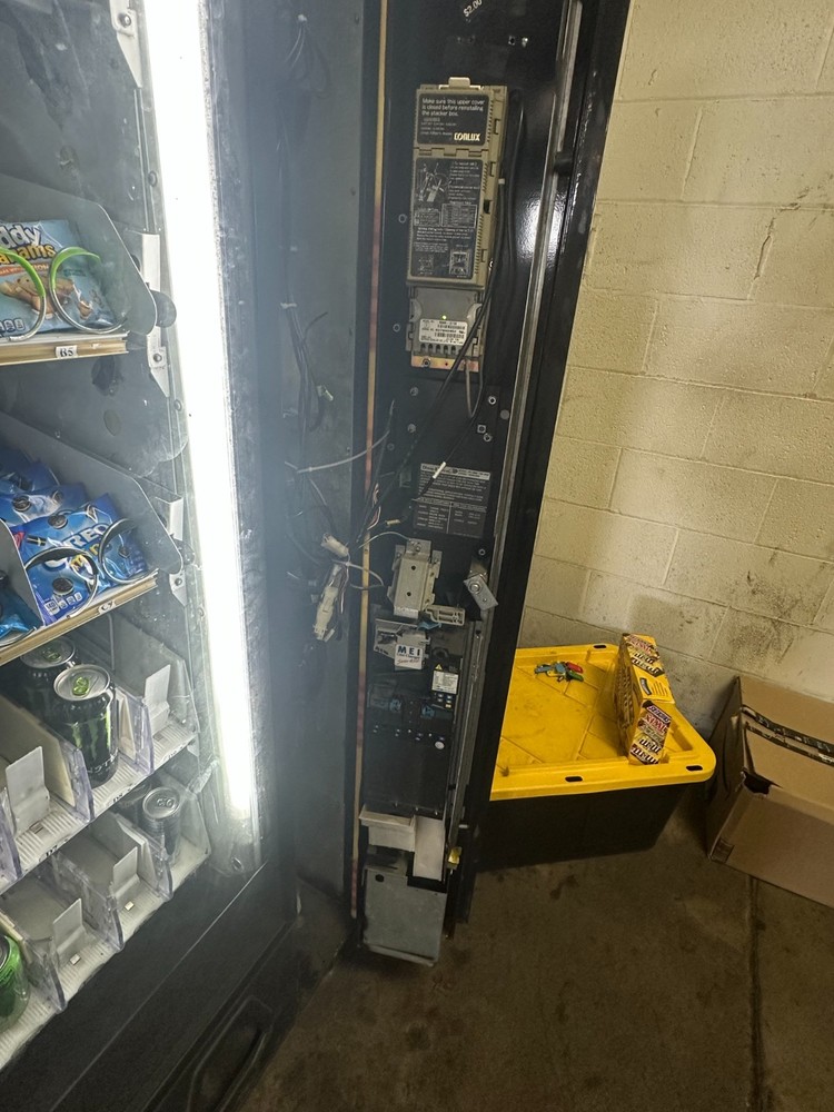 Dixie Narco Combo Machine