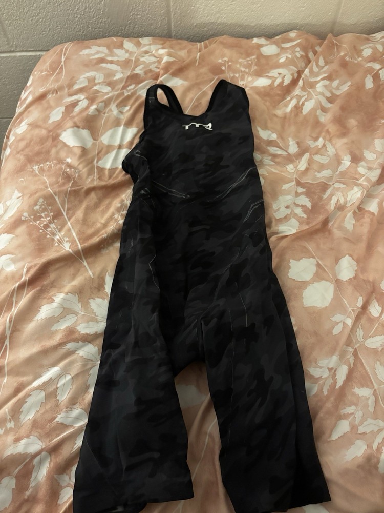 TYR Woman’s Camo Venmo Tech suit Size 24