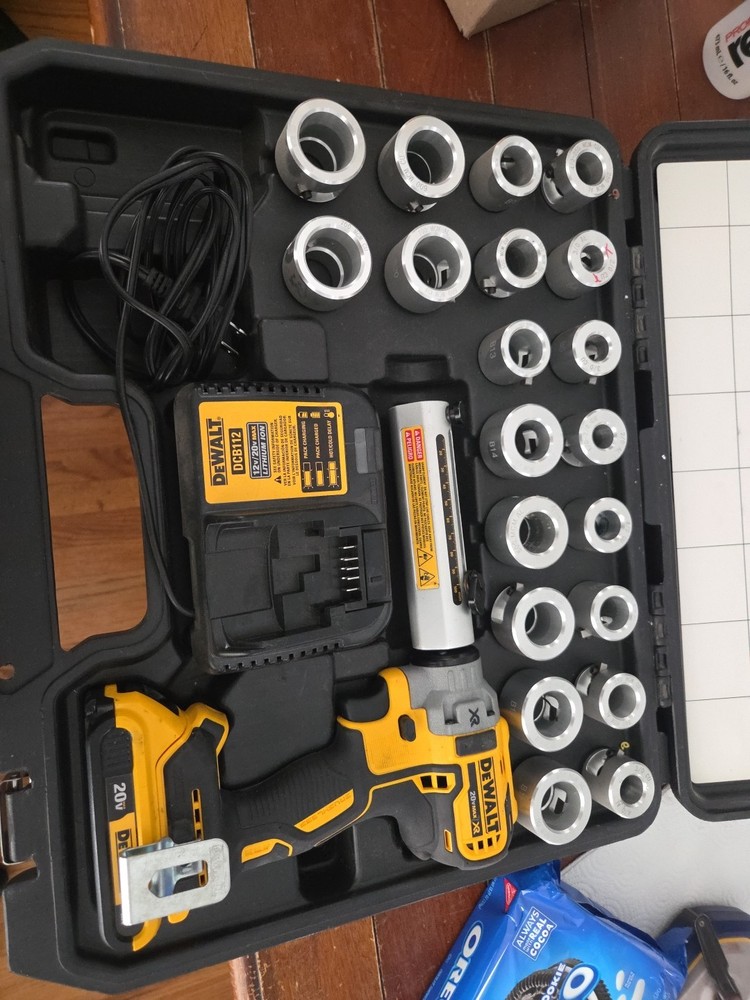 DeWALT DCE151TD1 20V MAX XR Cordless Cable Stripper Kit