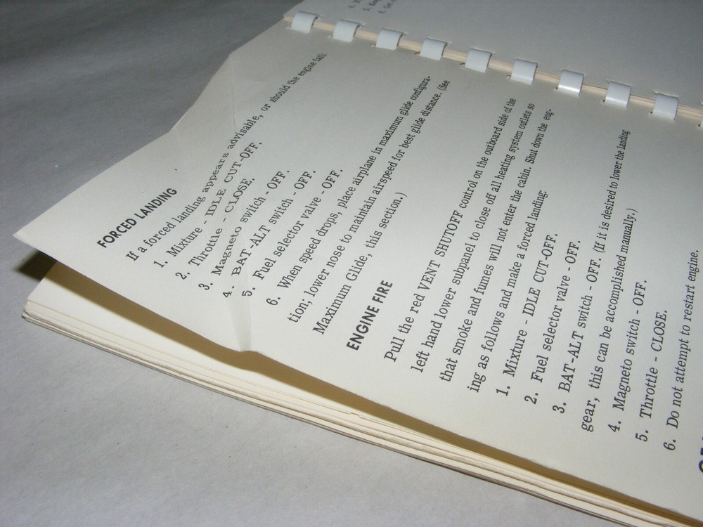 Vtg Beechcraft E33A Bonanza Owners Manual