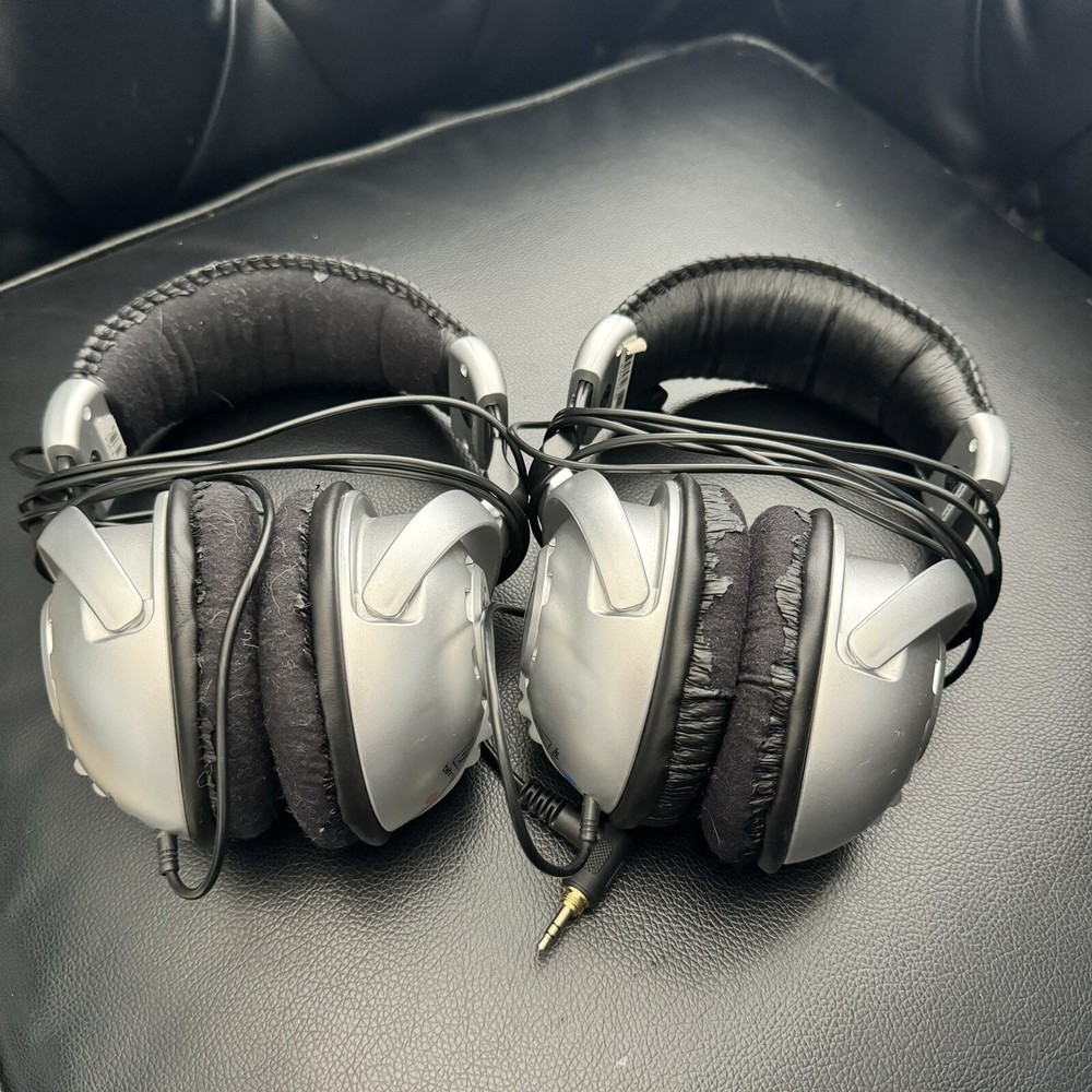 2 Behringer HPS3000 High-Performance Studio Over Ears Headphones
