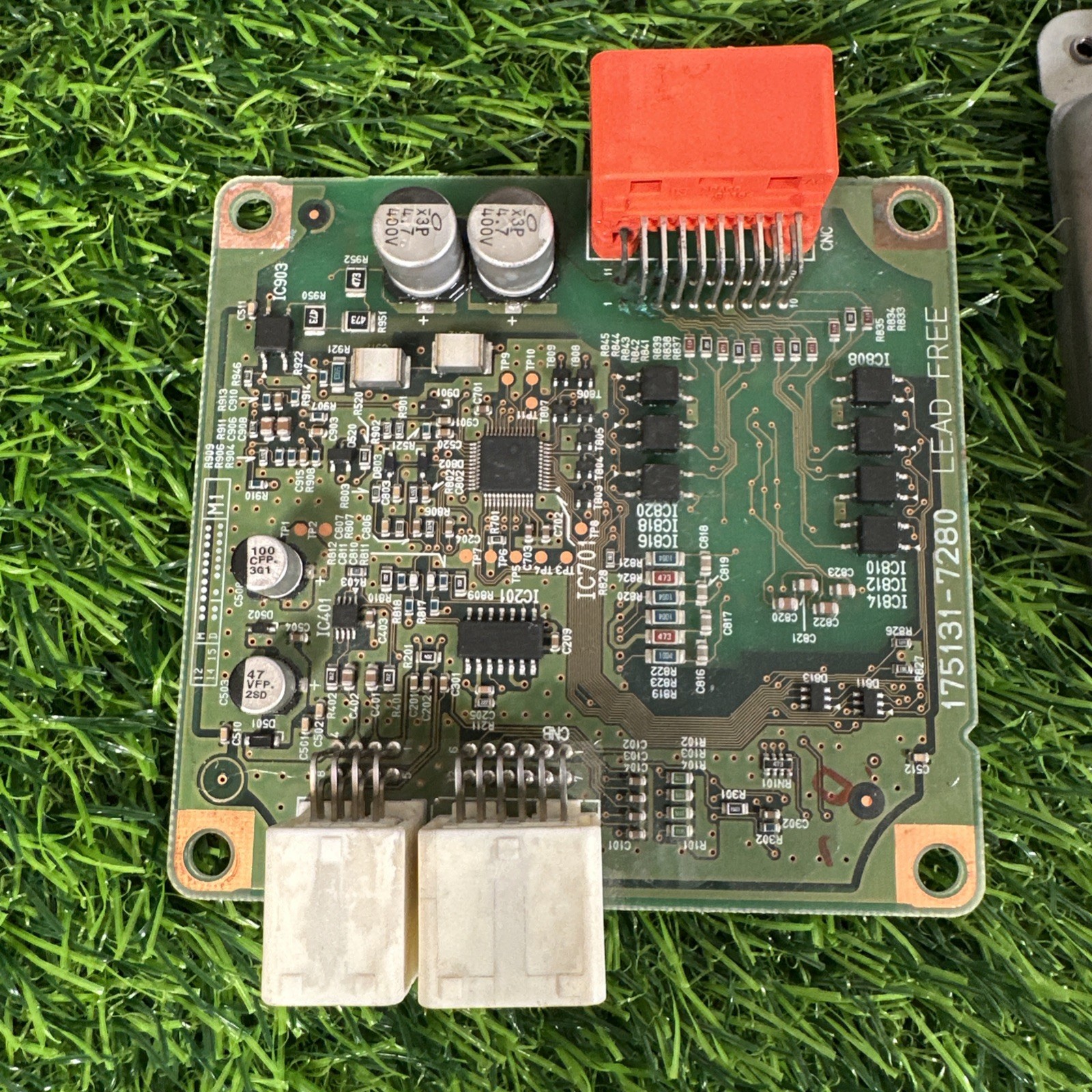 Toyota Prius Hybrid 2011-2015 Bettery Voltage Sensor Control module 89892-47080