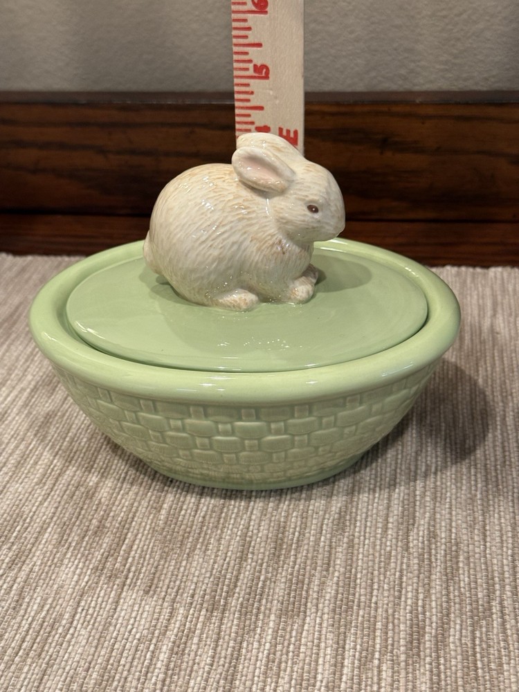 VGT. Hallmark Ceramic Easter Bunny Weave Basket Pattern Candy Trinket Dish