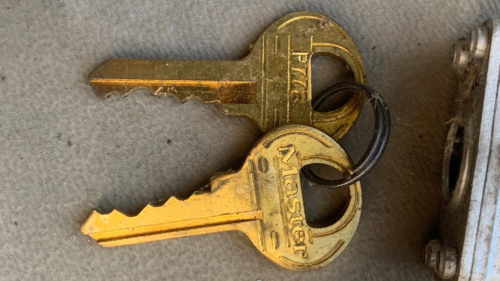 Lock - Master Lock - Keyed Alike - 1 @ New / 1 @ Pre Owned