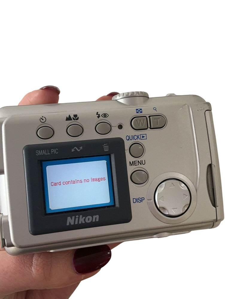 Nikon Coolpix 2000 Digital Camera with 64MB CompactFlash Card