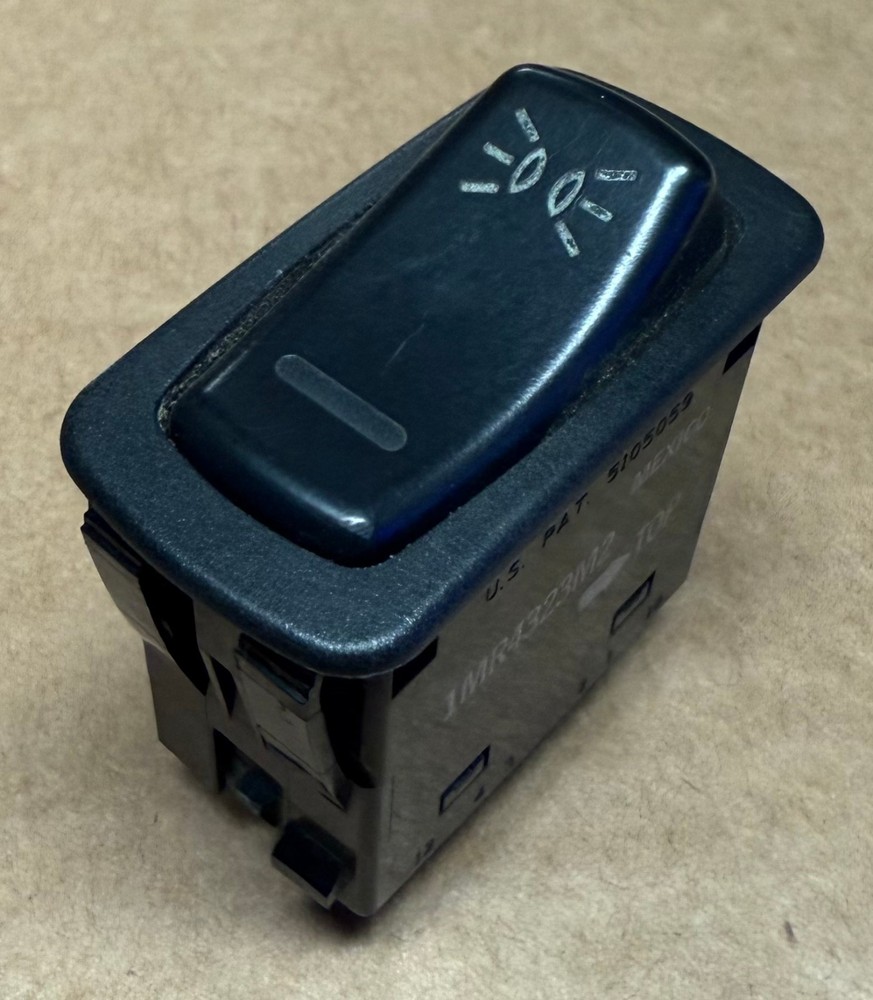 MACK Head Light Rocker Switch 1MR4323M2