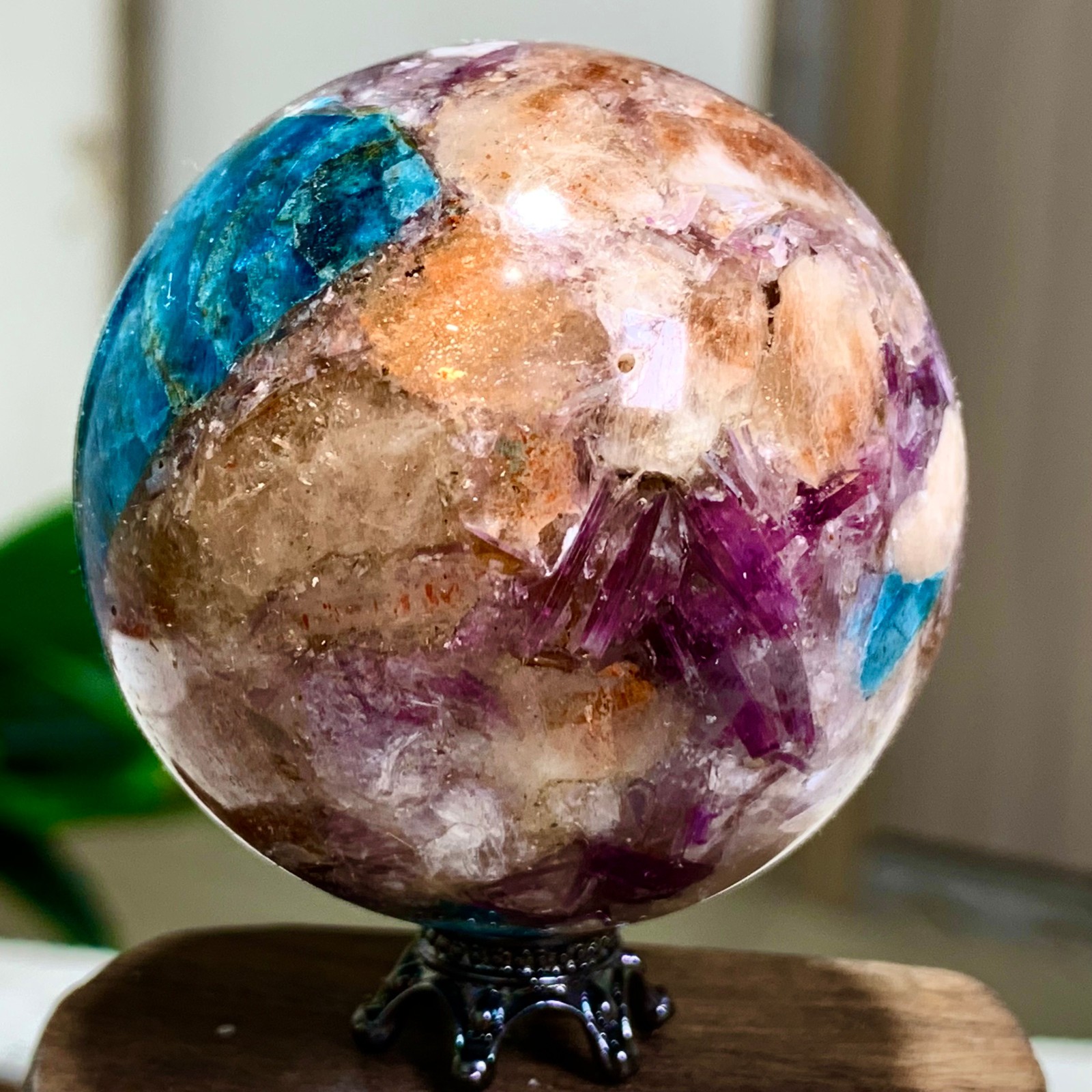 156G Natural Blue Aptite +Sun Stone purple lepidolite Sphere mineral sample