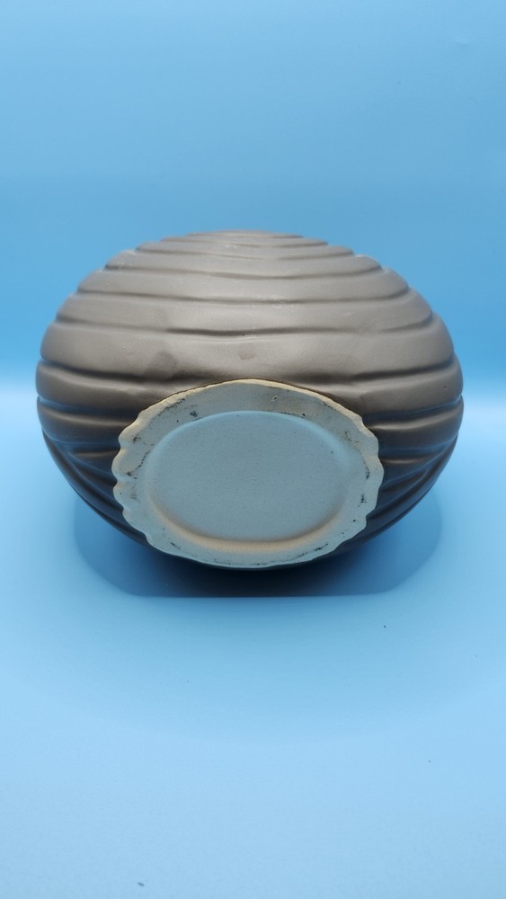 Pewter colored textured medium planter 6in opening