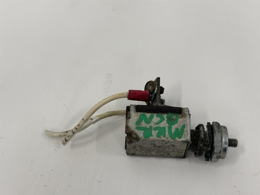 1960 Cessna 210 A 2 Prong marker Beacon Control push pull Switch 0713026-4