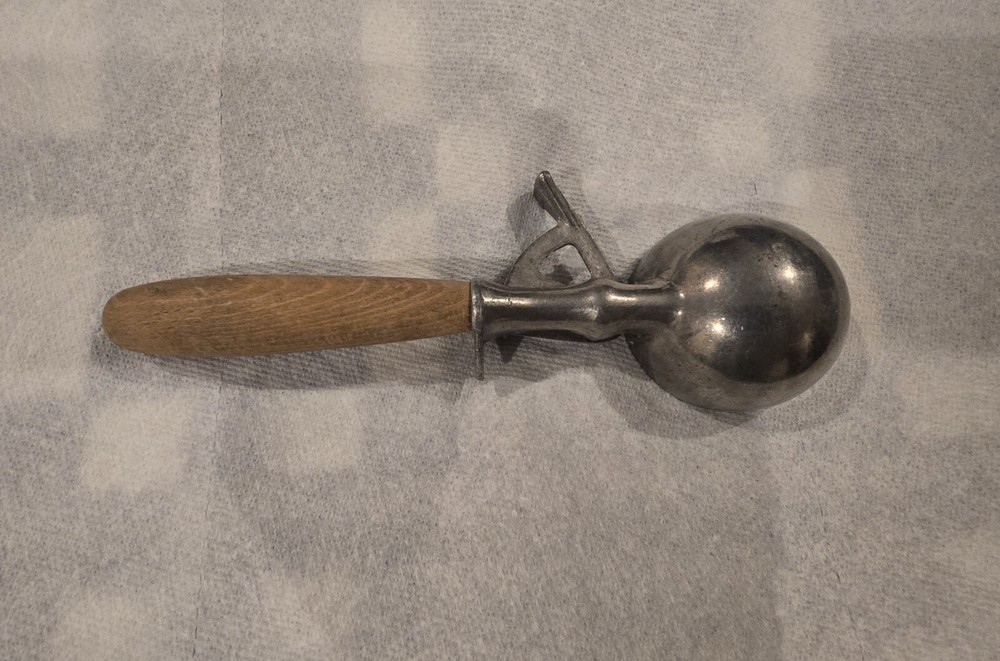 2 Vintage Ice Cream Scoops both working