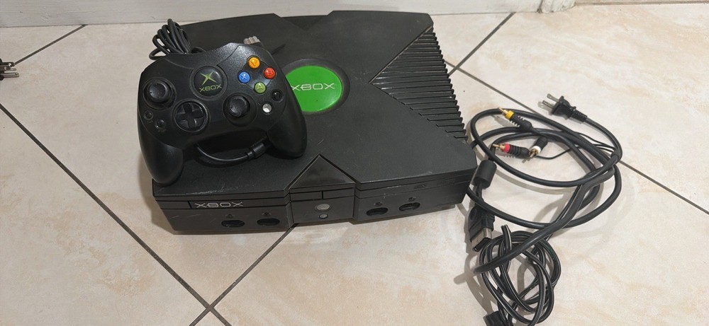 Microsoft Xbox Original Console X00290-001 w/Controller A/V Cable & Power Cable