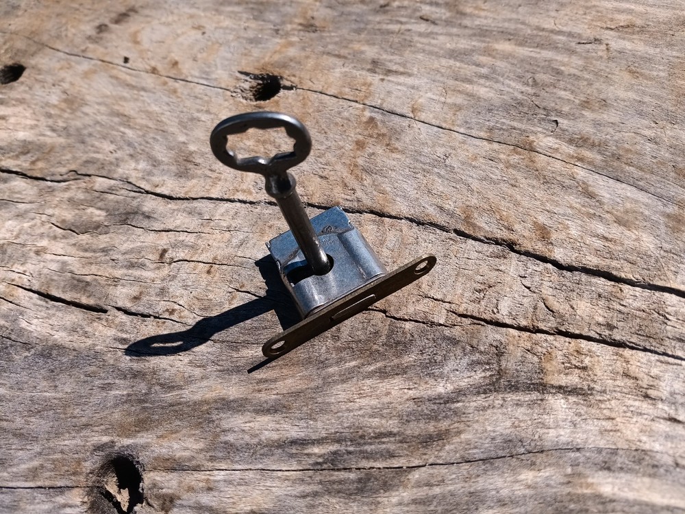 Antique Edison Phonograph Cabinet Key & Lock