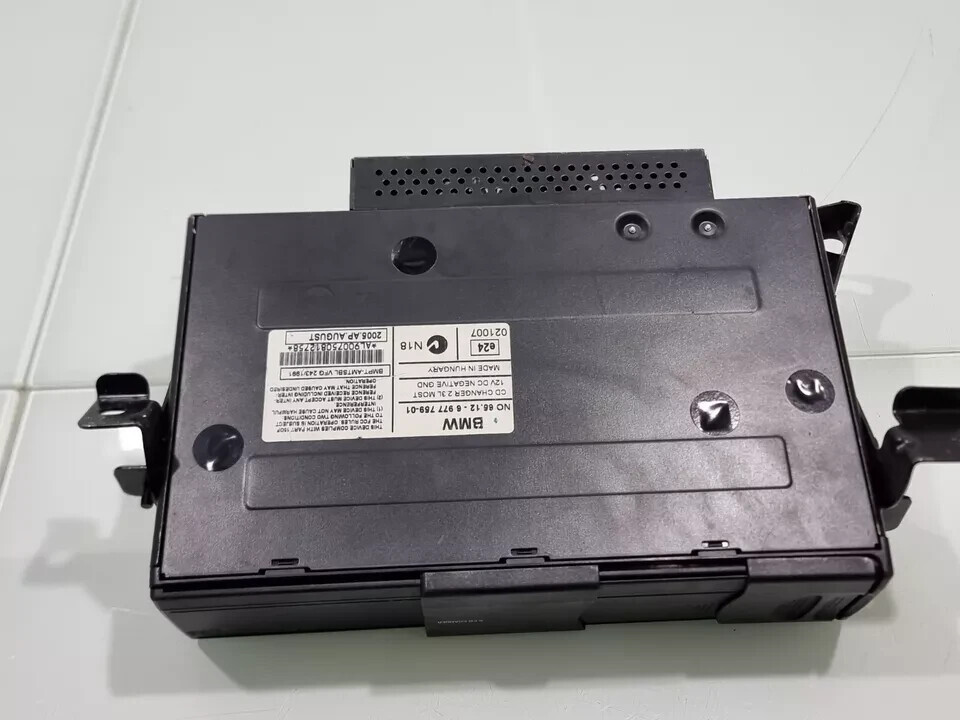 BMW E81 E87 E90 E91 E92 E93 1 3 SERIES 6-DISC CD CHANGER WITH MAGAZINE 6977759