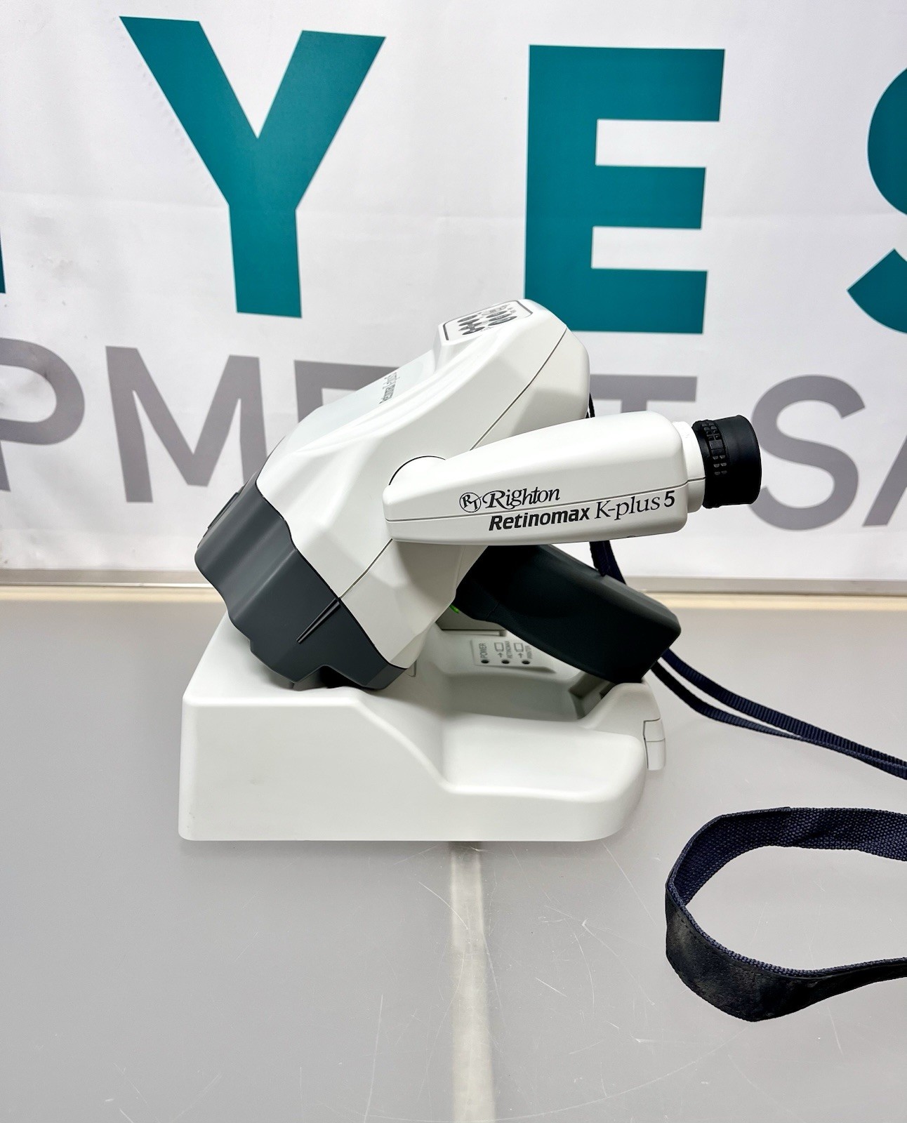 Righton Retinomax K-Plus 5 Handheld Auto Ref/ Keratometer with Charging Station