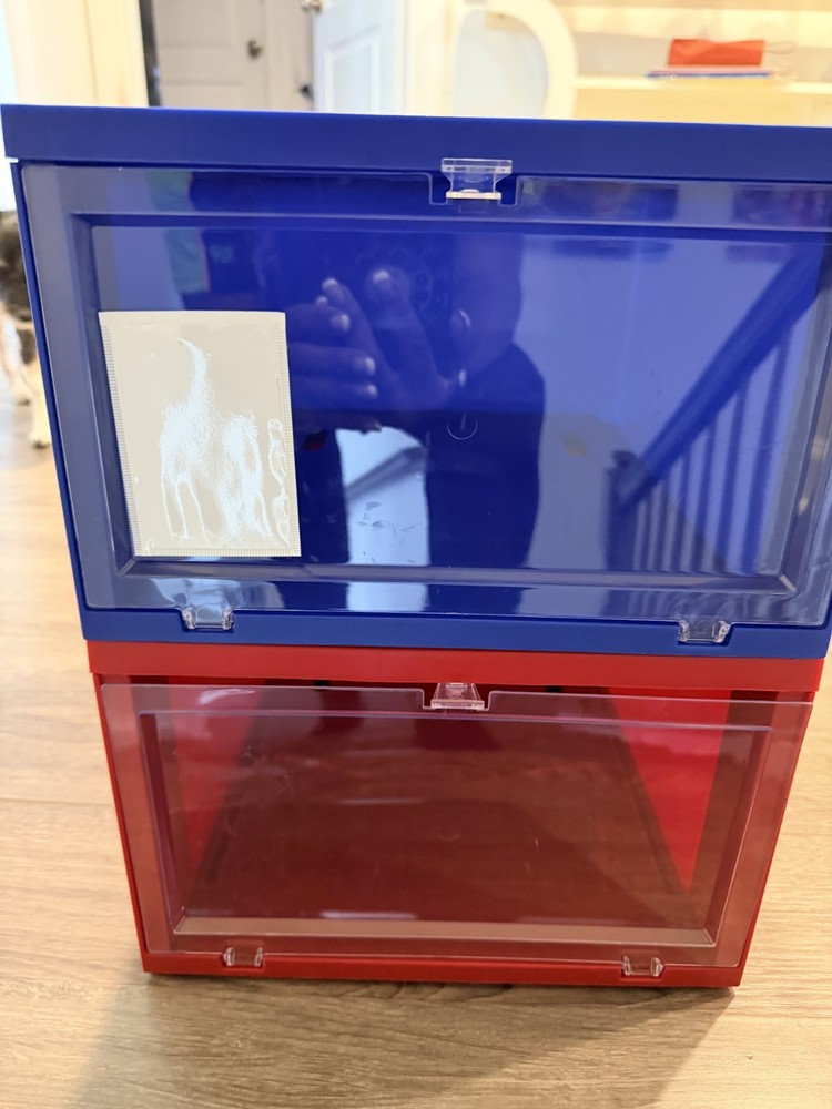 Drop front shoe box red or blue