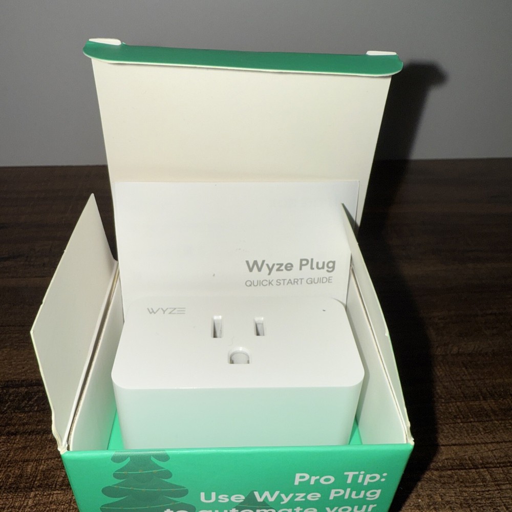 Wyze plug 1-pack And Wiz Soft White Single Lightbulb Bundle
