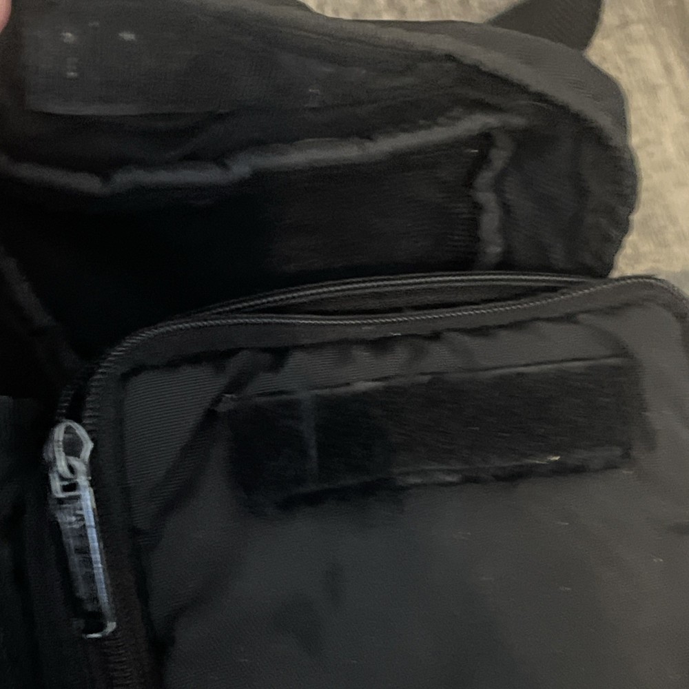 Case Logic Bag Storage for Carrying Portable CD Player With Strap {ddd}