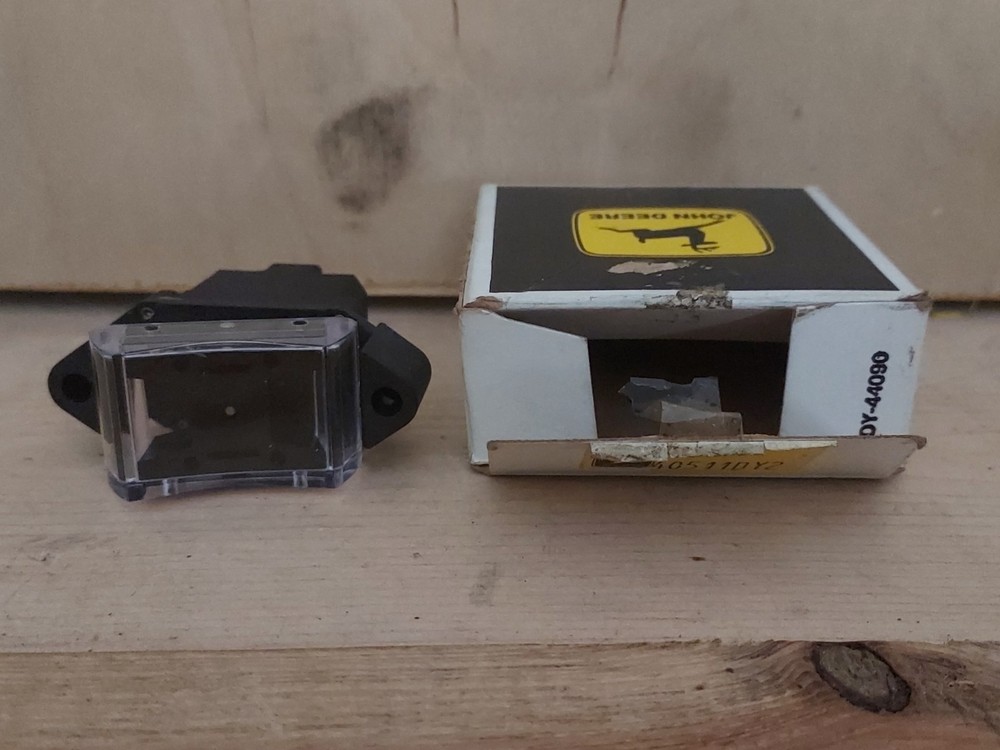 JOHN DEERE #AA29180 2-POSITION TOGGLE/ROCKER SWITCH