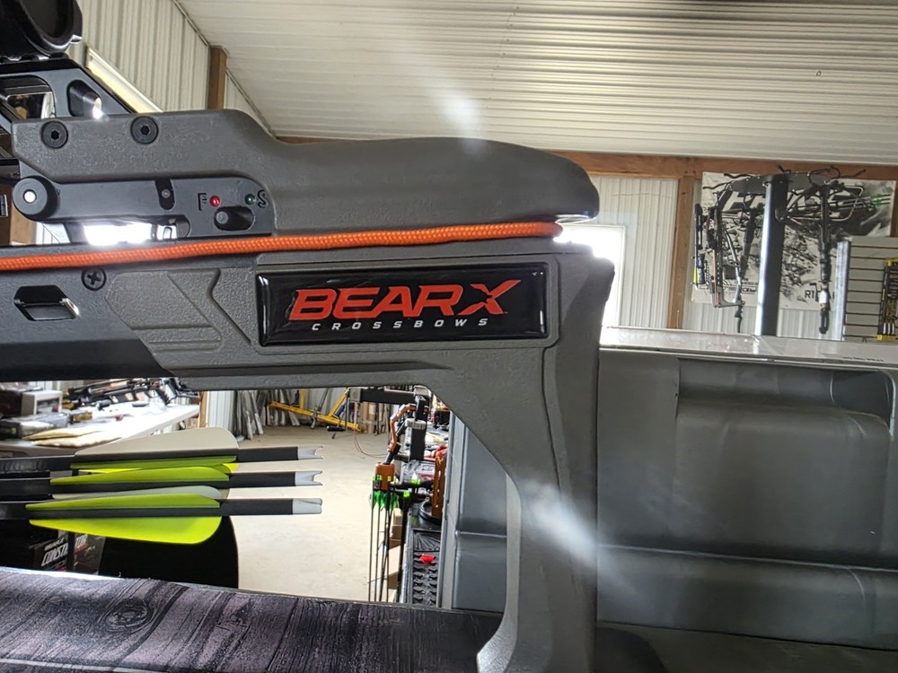 Bear x Constrictor Pro Crossbow Kit Grey/True Timber Strata
