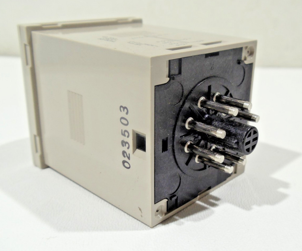 OMRON H3CR-A8 1.2 to 300h Timer