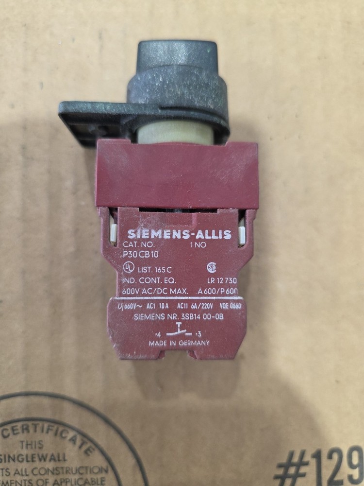 P30CB10 Siemens Black selector switch 3 Position