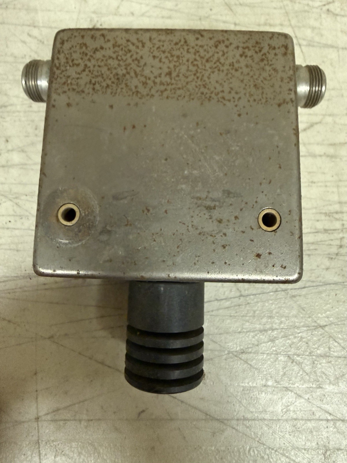 Microwave Associate 462.600 UHF MHz Single Load Isolator GMRS