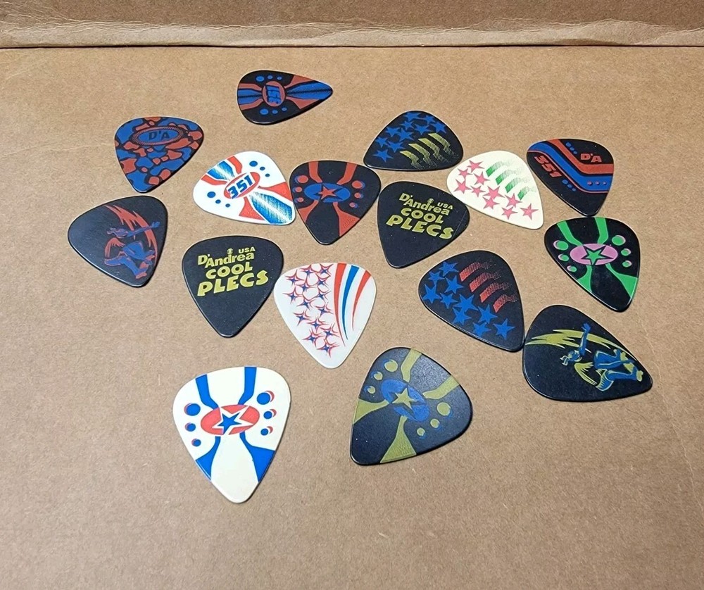 16 D'Andrea Vintage Design Graphic Picks  (Lot2)