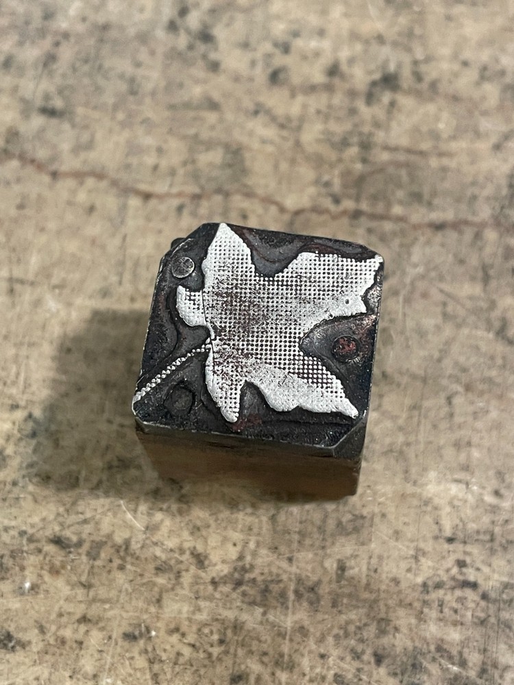 Printing Letterpress Printers Block Maple Leaf With Halftone Shading (1068)