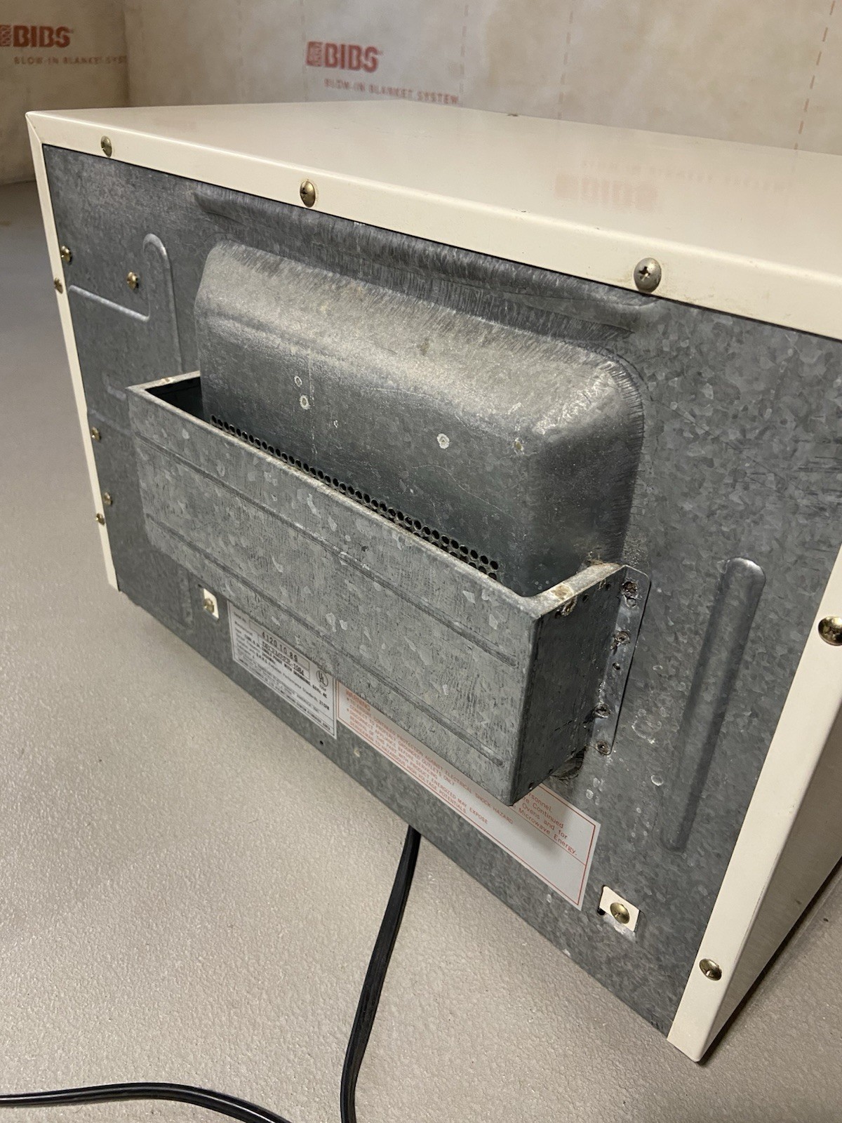 Vintage 80’s Samsung Microwave Oven Model RE-525D Faux Wood Grain Cooking Oven