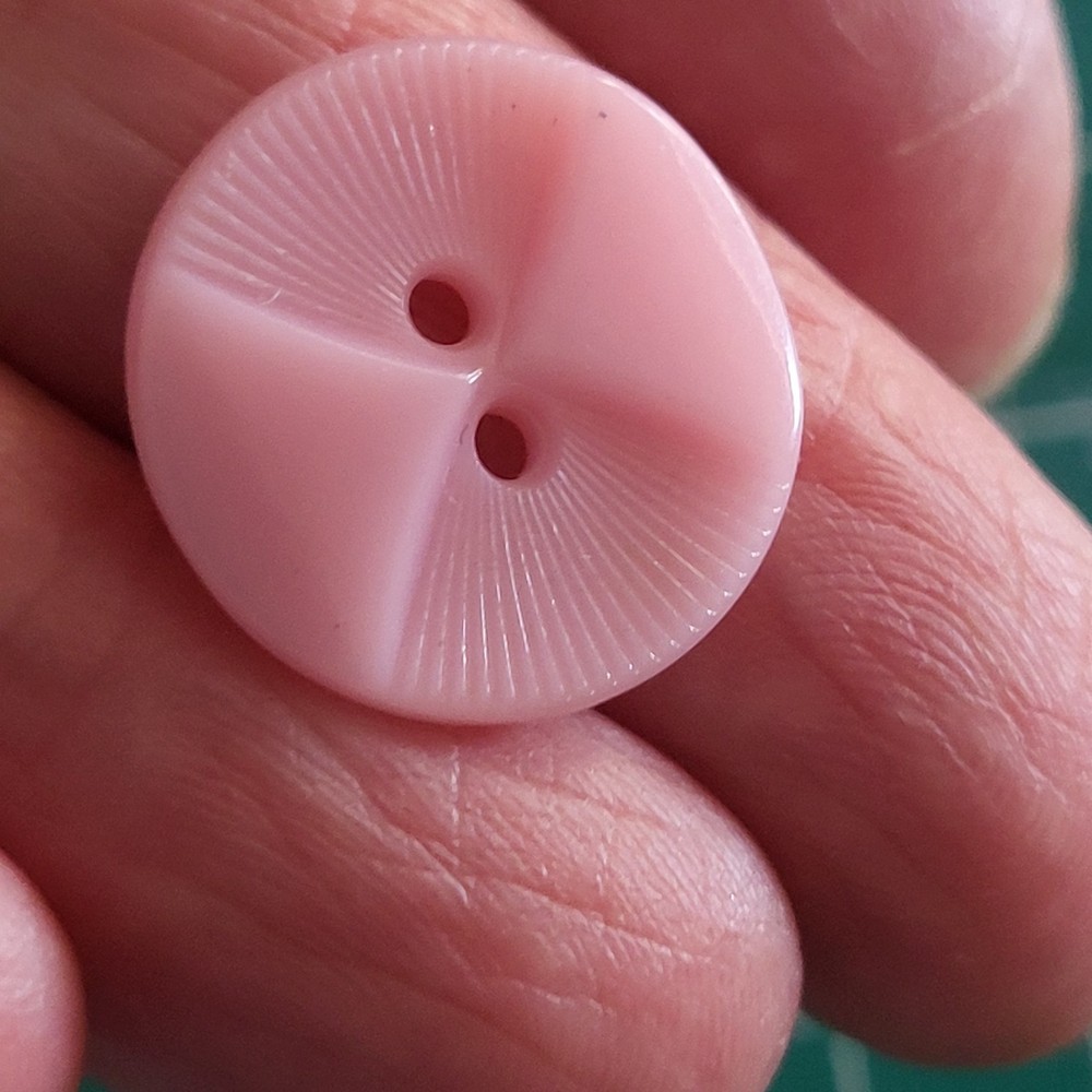 Colt # 4 button pink confirmed pattern 3/4" excellent condition The Owl