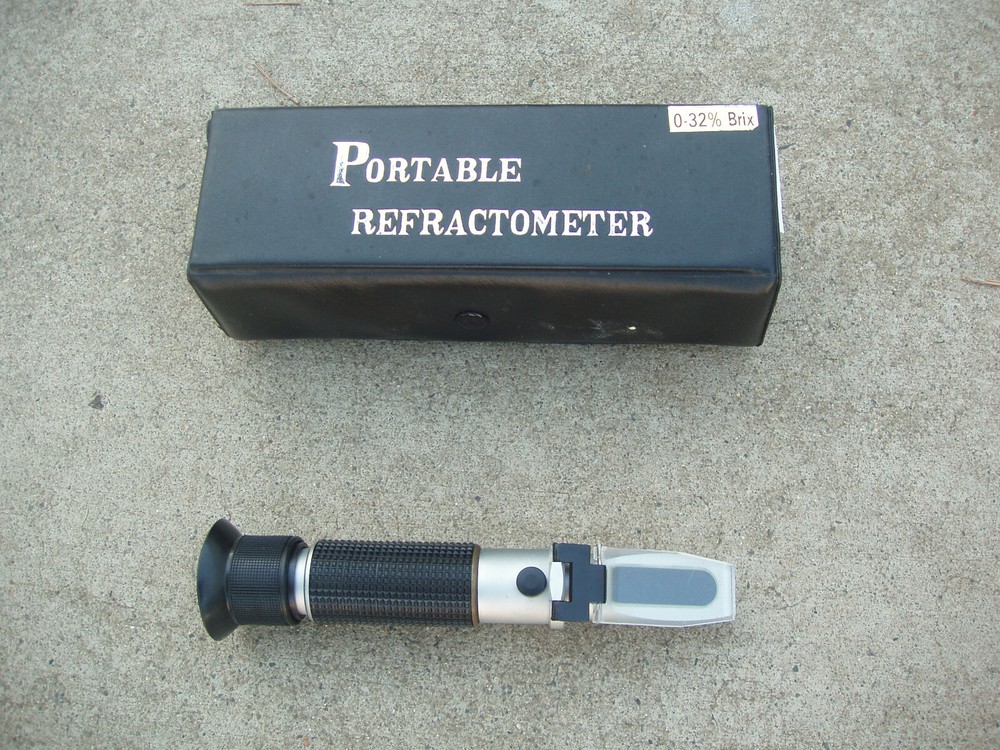 Westover portable refractometer Handheld Uses Ambient Light Manual Focus RHB-32
