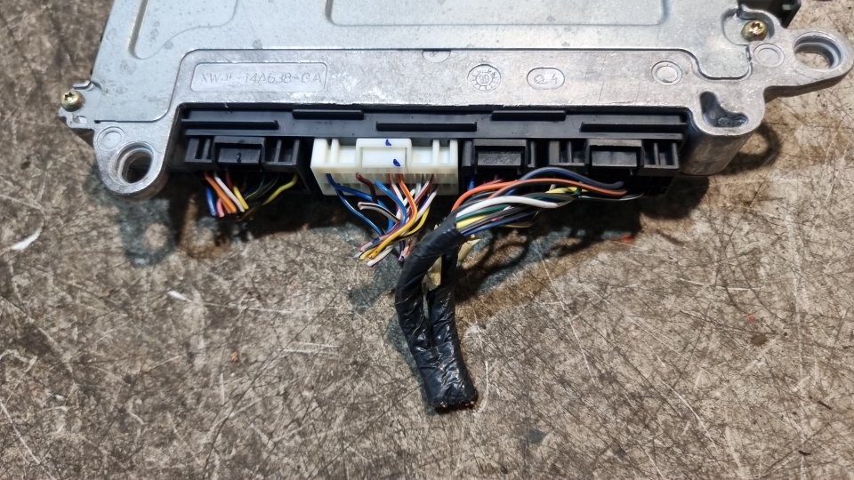 Jaguar S-Type Engine Control Unit ECU & Front Electric Module 1999 XR8A12A650NBA