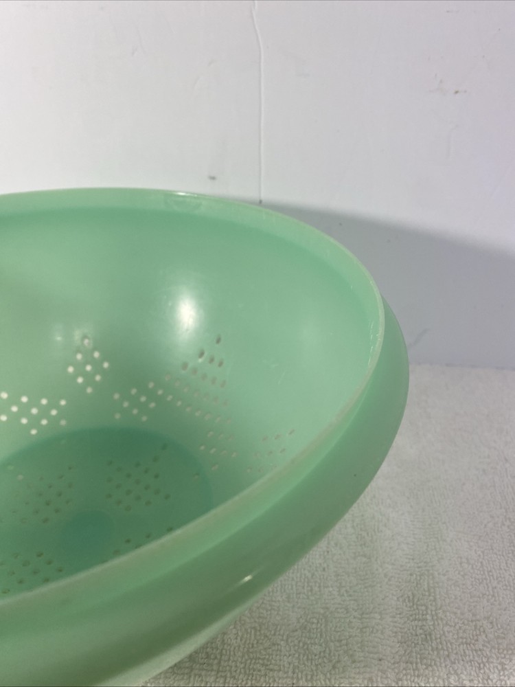 Vintage Tupperware Green Colander #339-2 9”