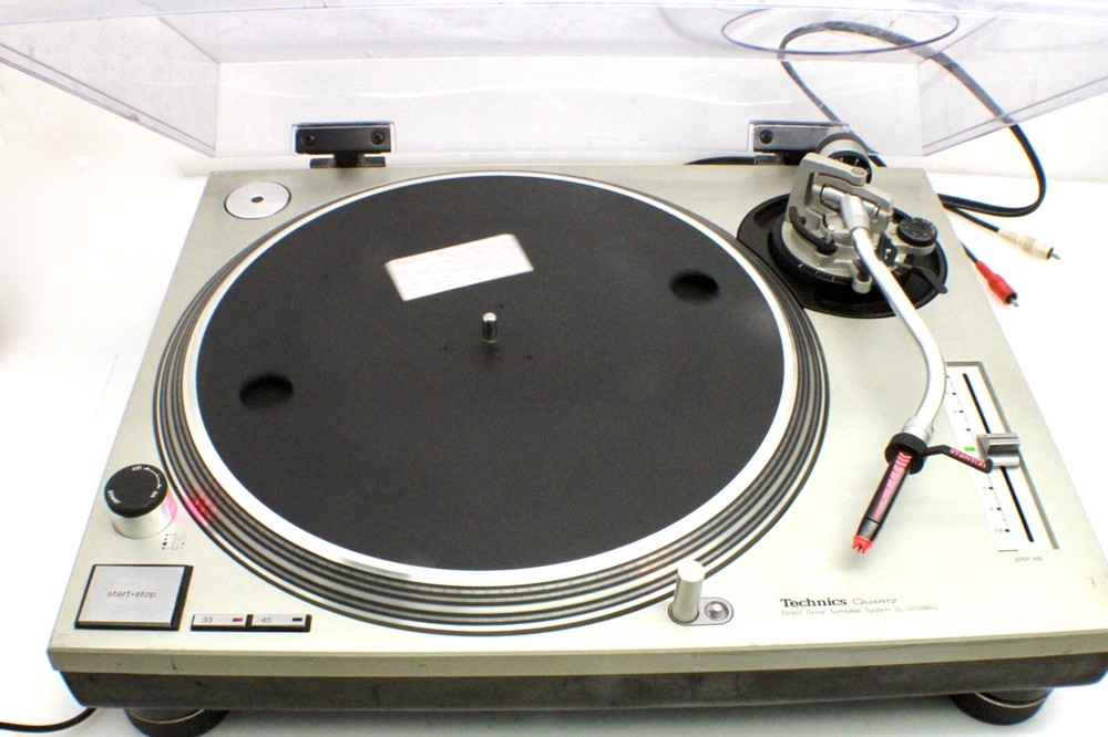 Technics Turntable Modle SL1200 MK2 DJ
