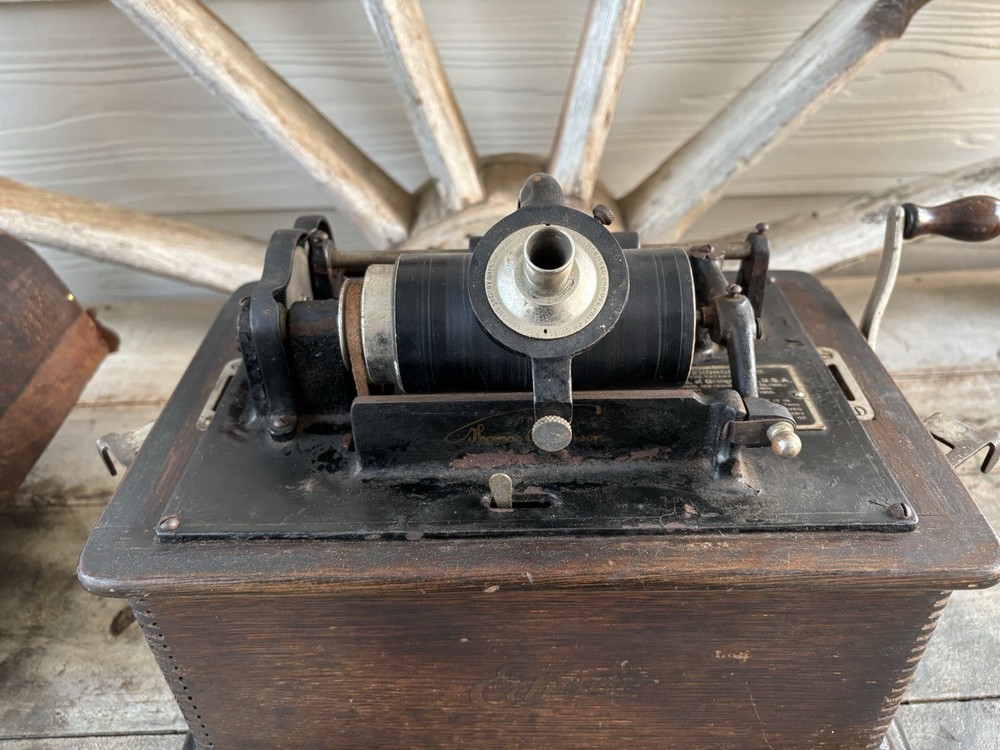 Vintage Edison Standard Phonograph Winds Runs