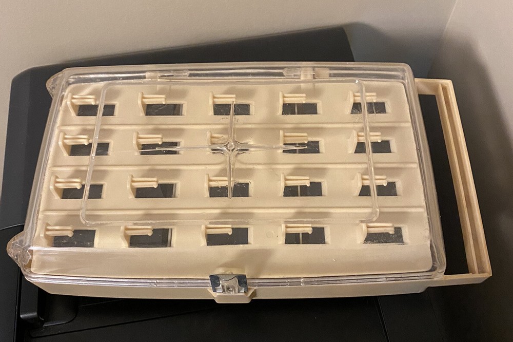 Avant 20 thread carrying case