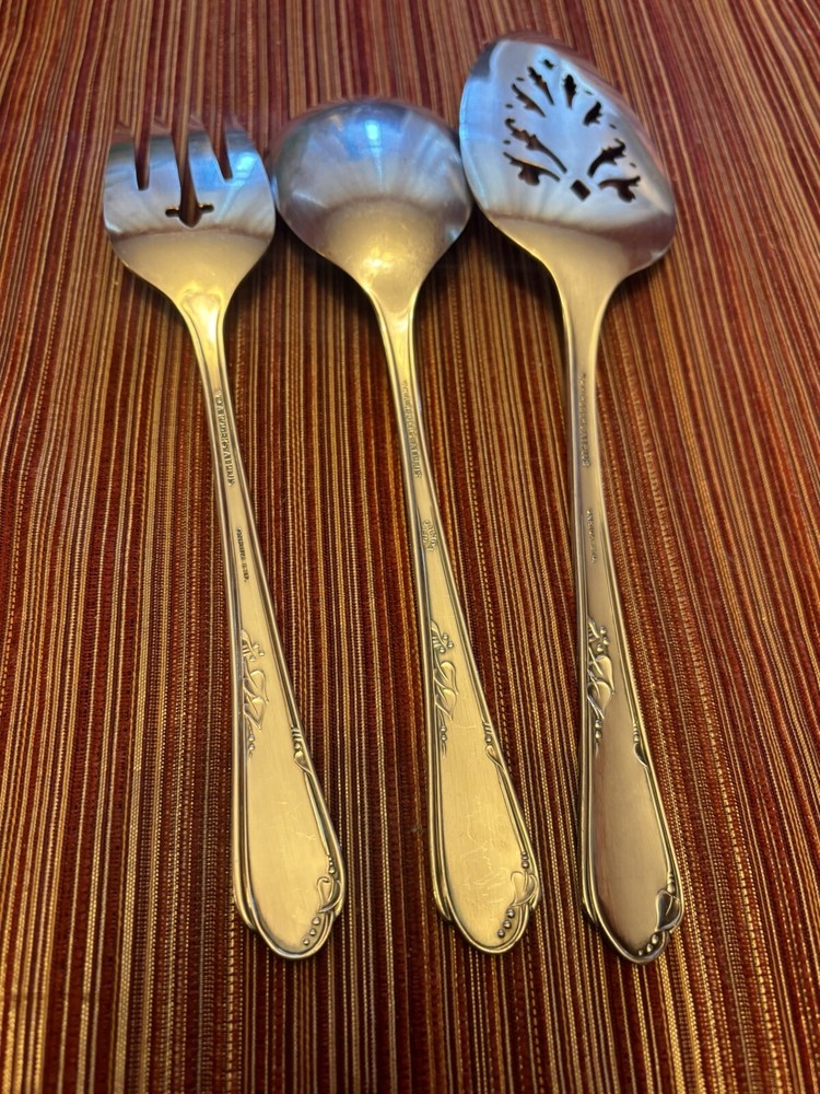 WM Rogers A1 Plus Oneida LTD Silverplate Meadowbrook Serving Spoons & Fork Pie